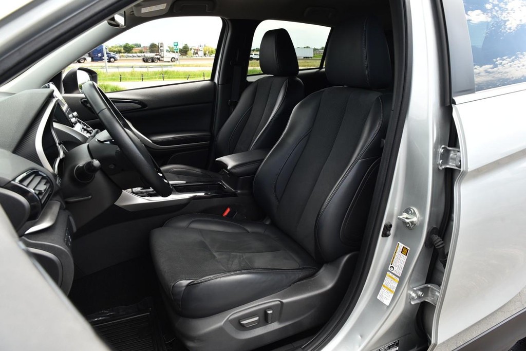 Mitsubishi Eclipse Cross Vehicle Full-screen Gallery Image 18