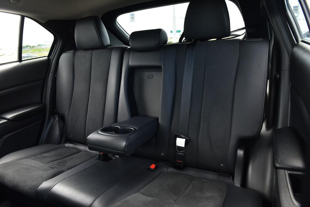 Mitsubishi Eclipse Cross Vehicle Full-screen Gallery Image 20