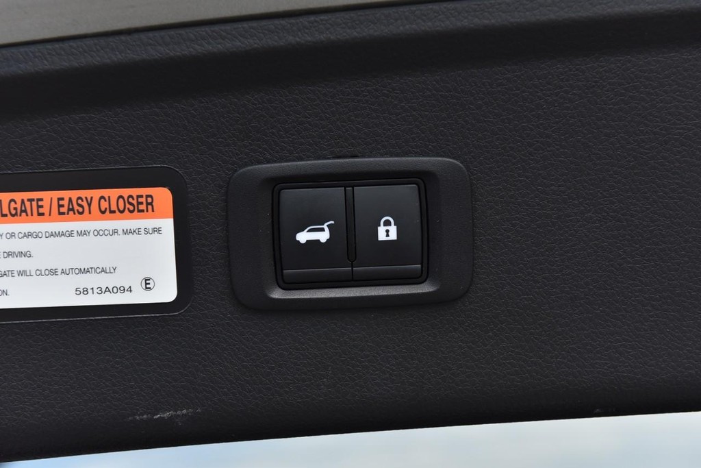 Mitsubishi Eclipse Cross Vehicle Full-screen Gallery Image 23