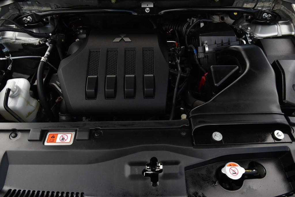 Mitsubishi Eclipse Cross Vehicle Full-screen Gallery Image 24