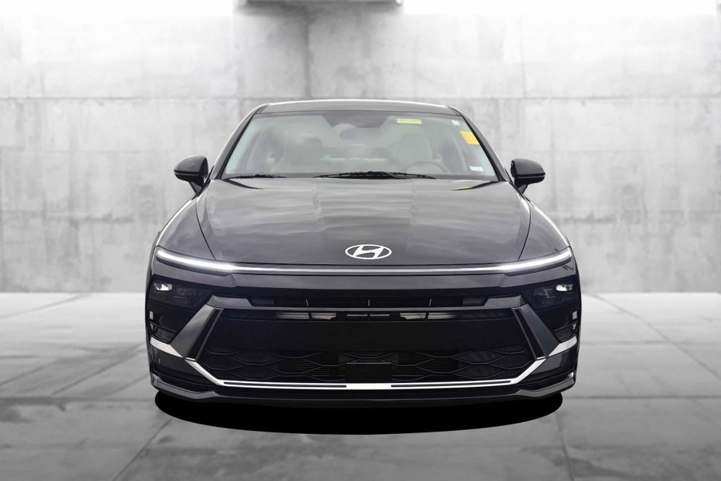 Hyundai Sonata Vehicle Image 04