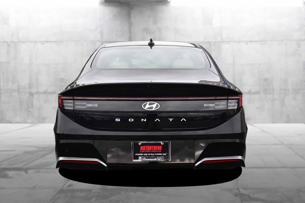 Hyundai Sonata Vehicle Image 06