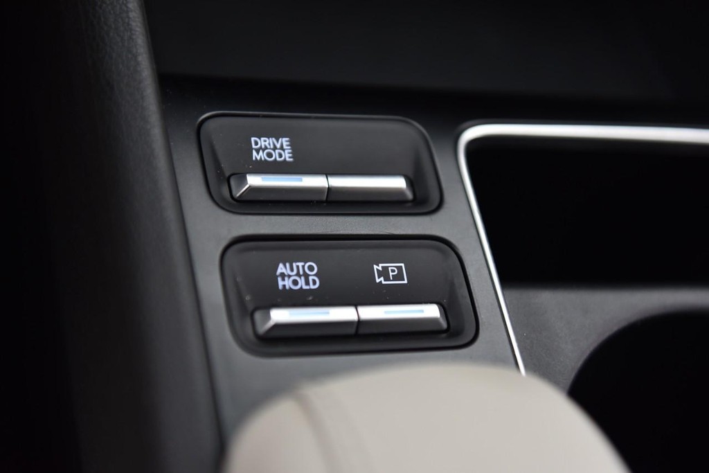 Hyundai Sonata Vehicle Image 16