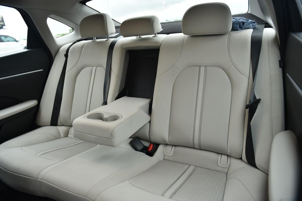 Hyundai Sonata Vehicle Image 21
