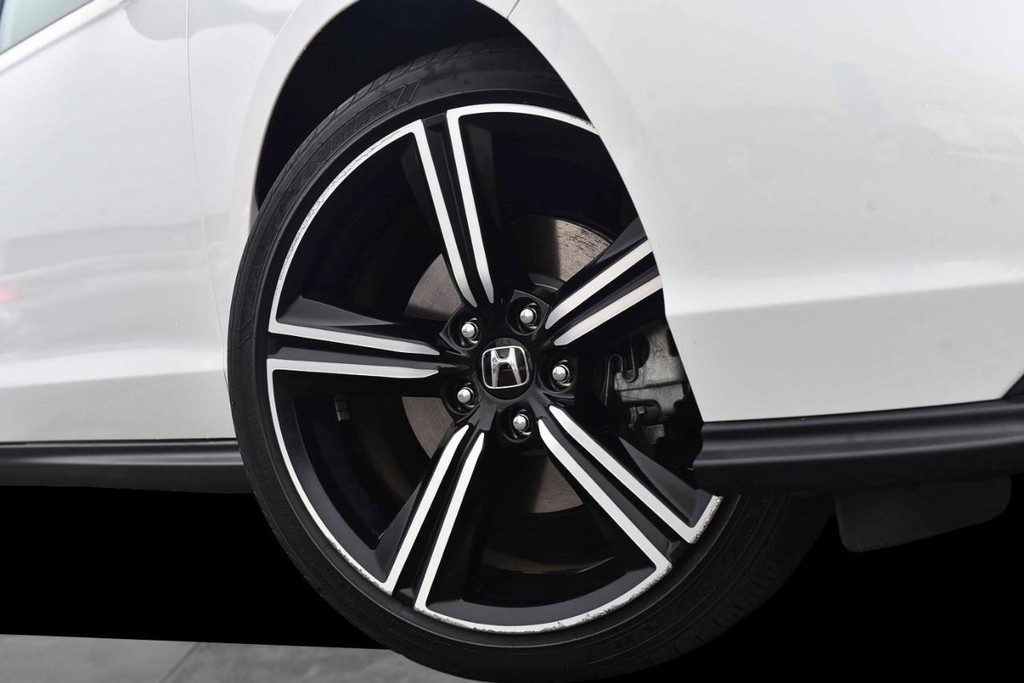 Honda Accord Hybrid Vehicle Image 03