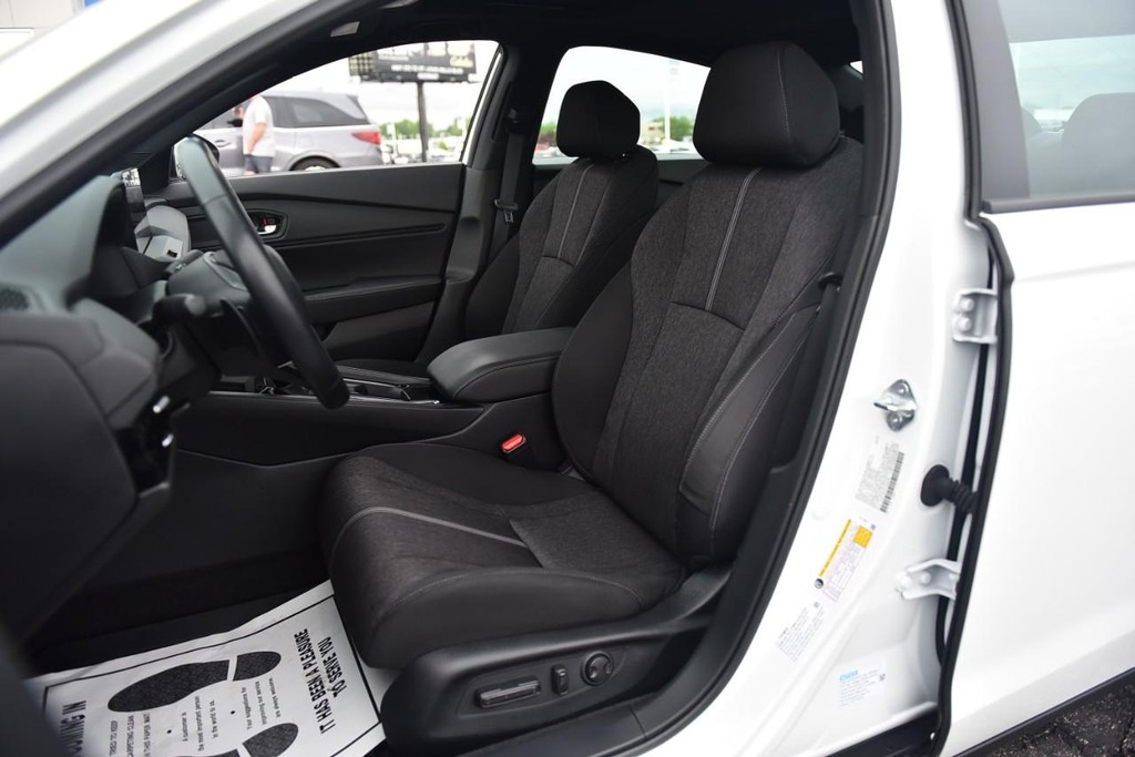 Honda Accord Hybrid Vehicle Image 18