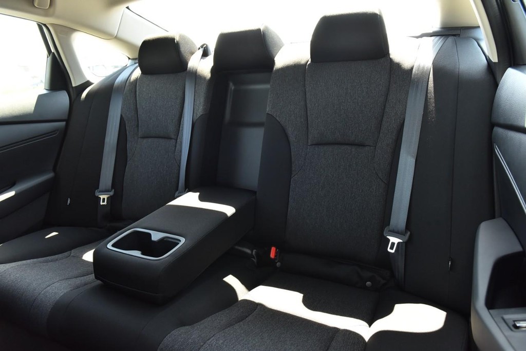 Honda Accord Sedan Vehicle Image 21