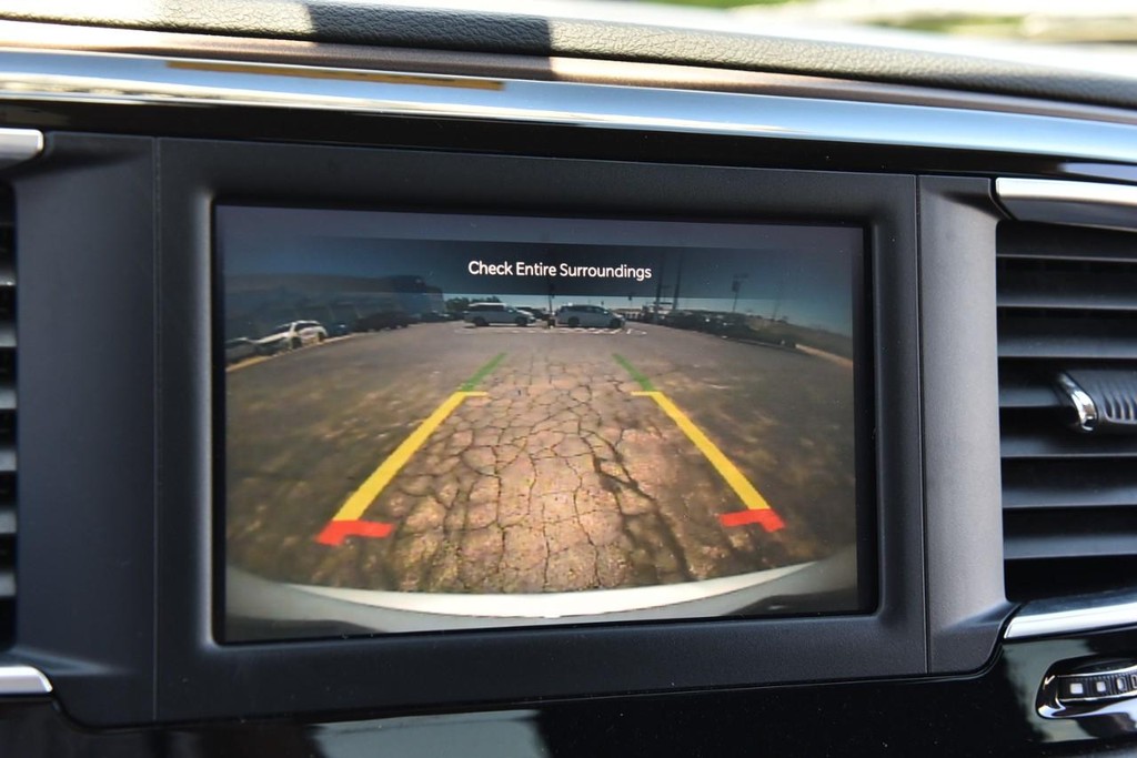 Chrysler Voyager Vehicle Full-screen Gallery Image 12