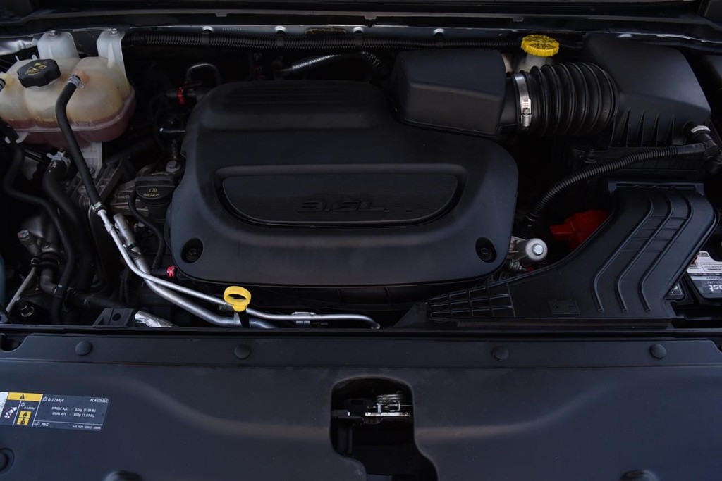 Chrysler Voyager Vehicle Full-screen Gallery Image 26