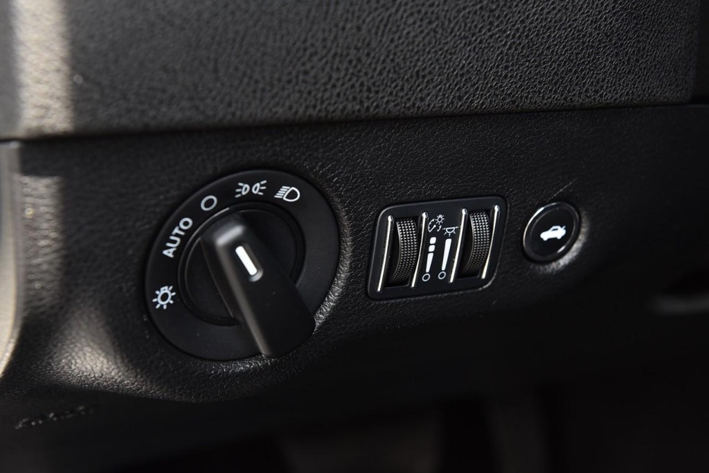 Dodge Charger Vehicle Image 10