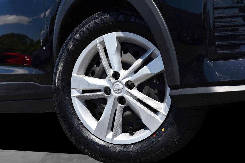 Nissan Kicks Vehicle Image 03