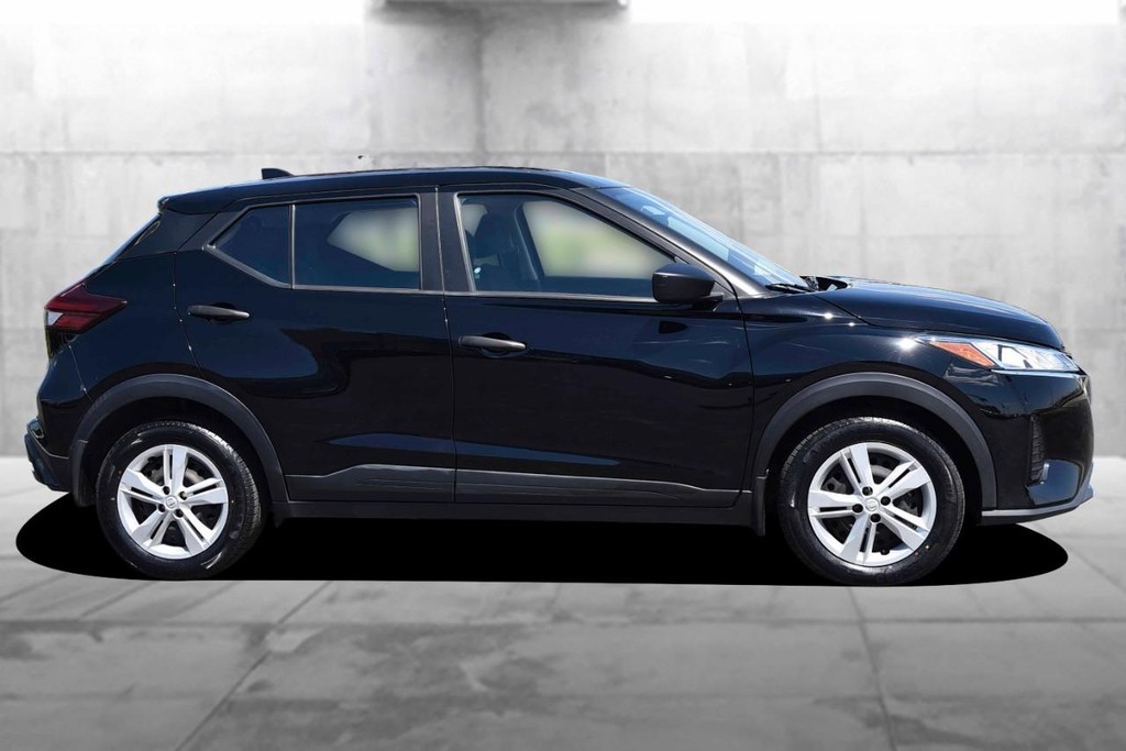 Nissan Kicks Vehicle Image 05