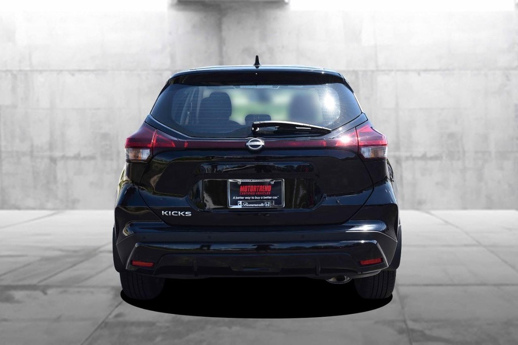 Nissan Kicks Vehicle Image 06