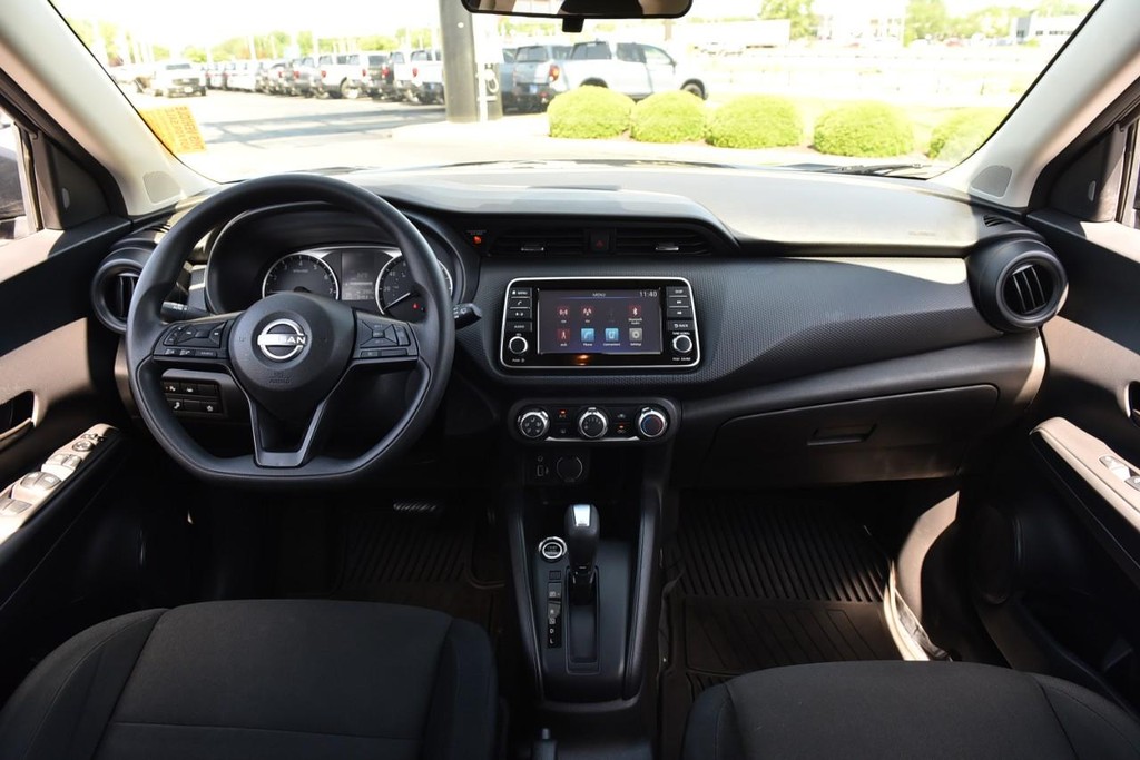 Nissan Kicks Vehicle Image 07