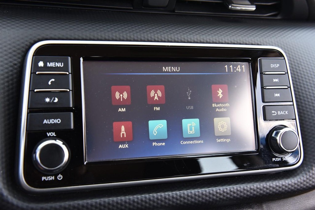 Nissan Kicks Vehicle Image 13