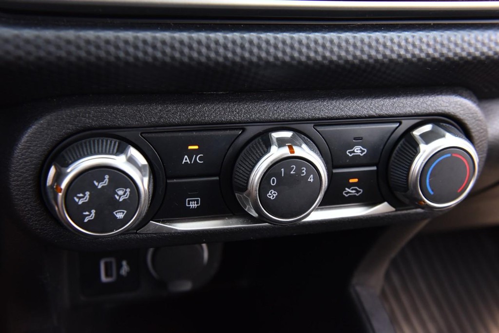 Nissan Kicks Vehicle Image 14