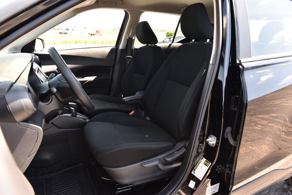 Nissan Kicks Vehicle Image 18