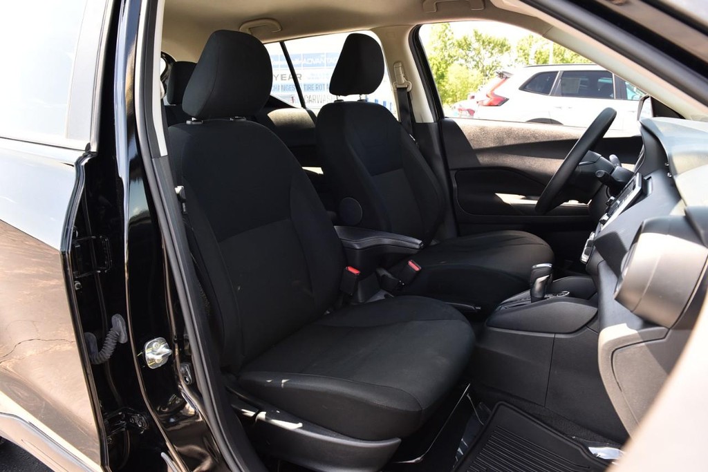 Nissan Kicks Vehicle Image 19