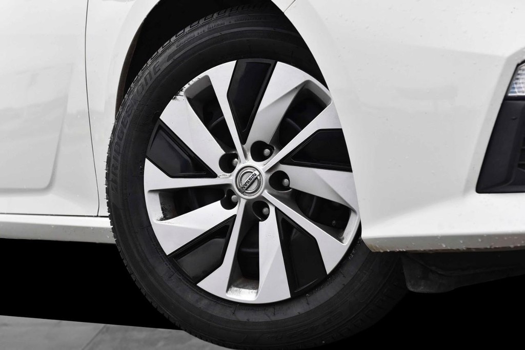 Nissan Altima Vehicle Image 03