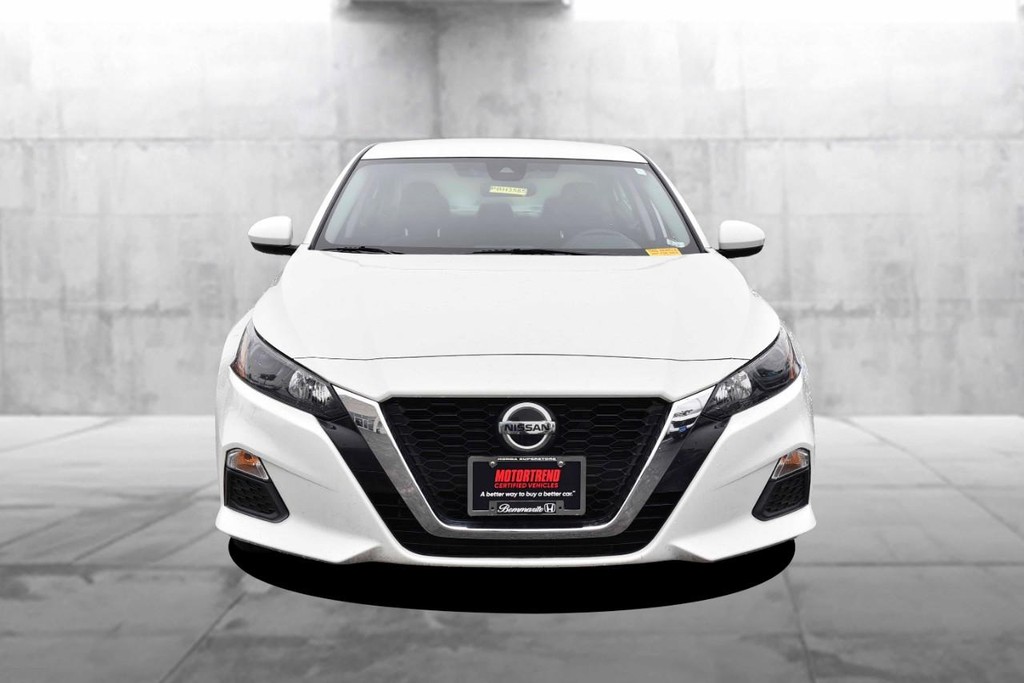 Nissan Altima Vehicle Image 04