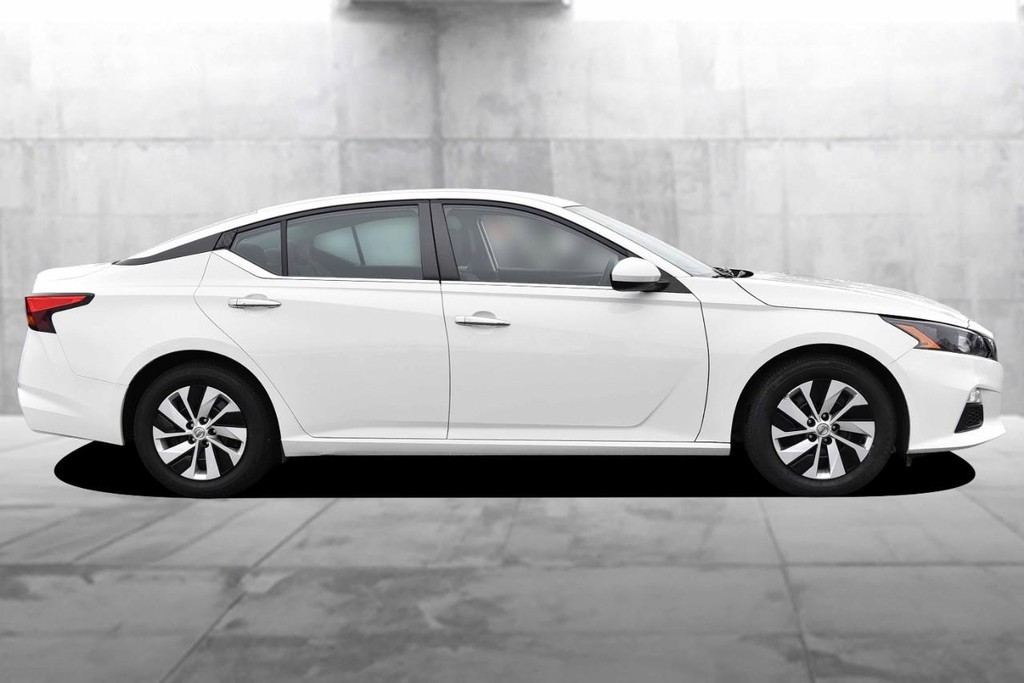 Nissan Altima Vehicle Image 05