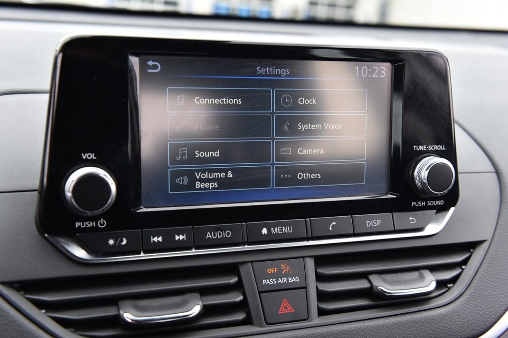 Nissan Altima Vehicle Image 12