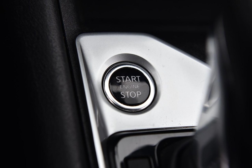 Nissan Altima Vehicle Image 15