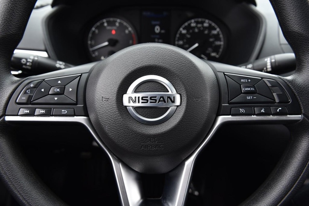 Nissan Altima Vehicle Image 16