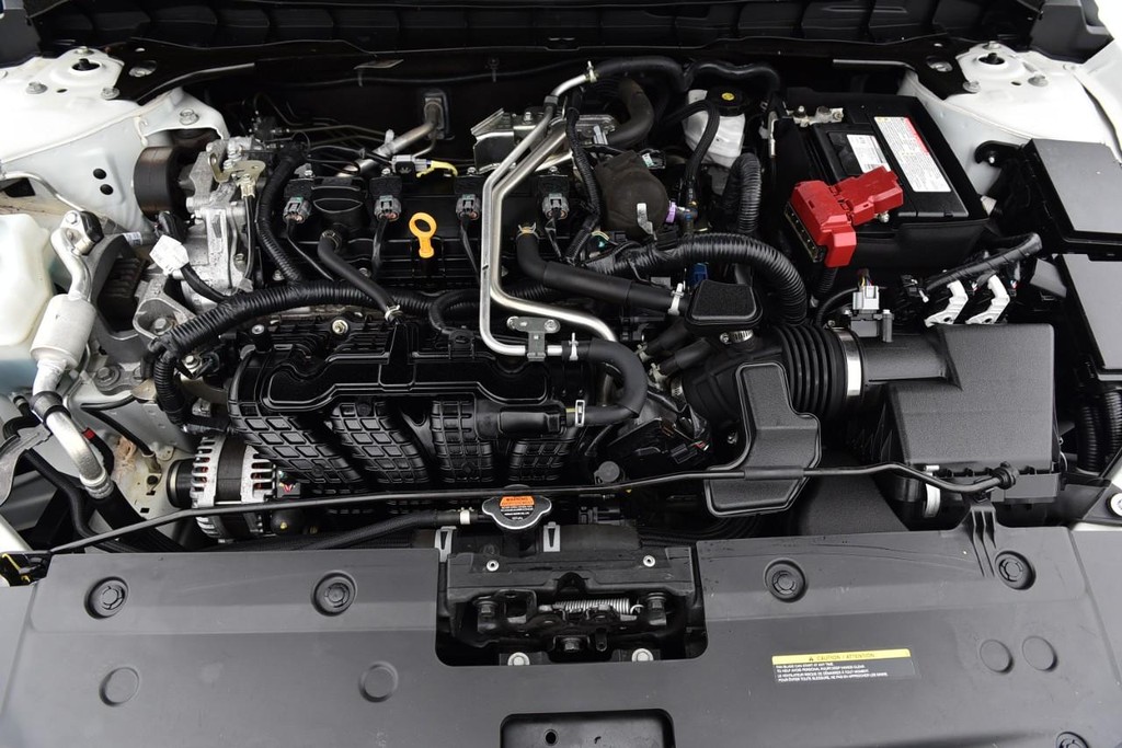 Nissan Altima Vehicle Image 21