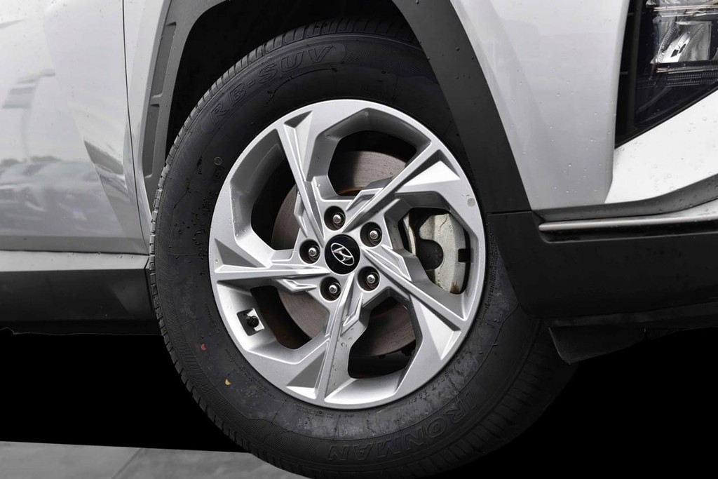 Hyundai Tucson Vehicle Image 03