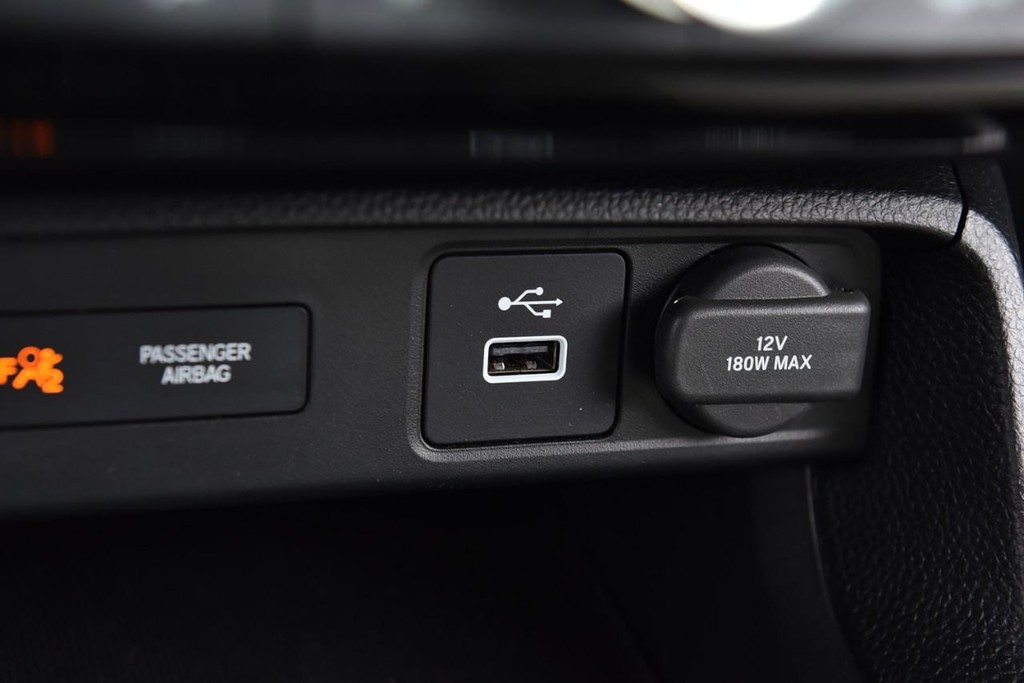 Honda Civic Hatchback Vehicle Image 16