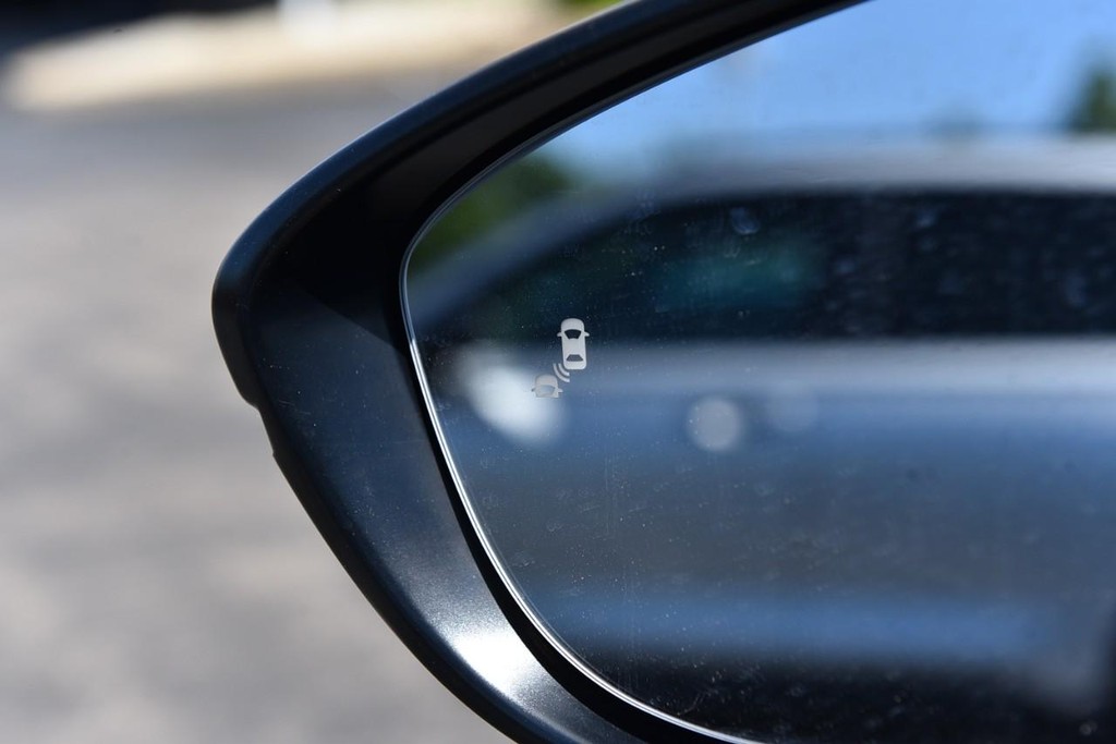 Honda Accord Hybrid Vehicle Image 10