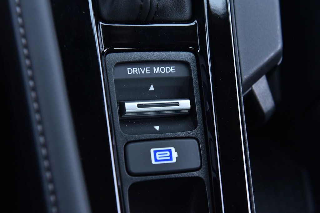 Honda Accord Hybrid Vehicle Image 18