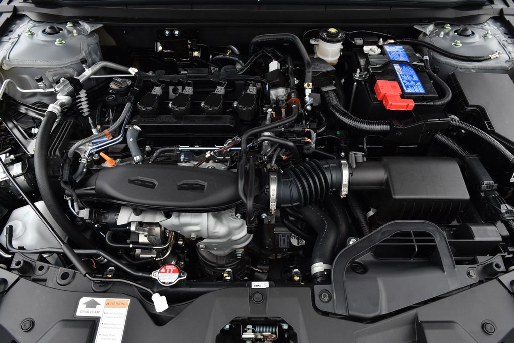 Honda Accord Sedan Vehicle Image 25
