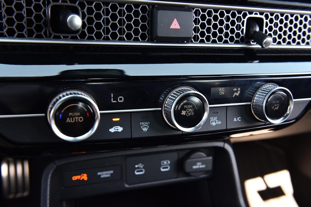 Honda Civic Hatchback Vehicle Image 15