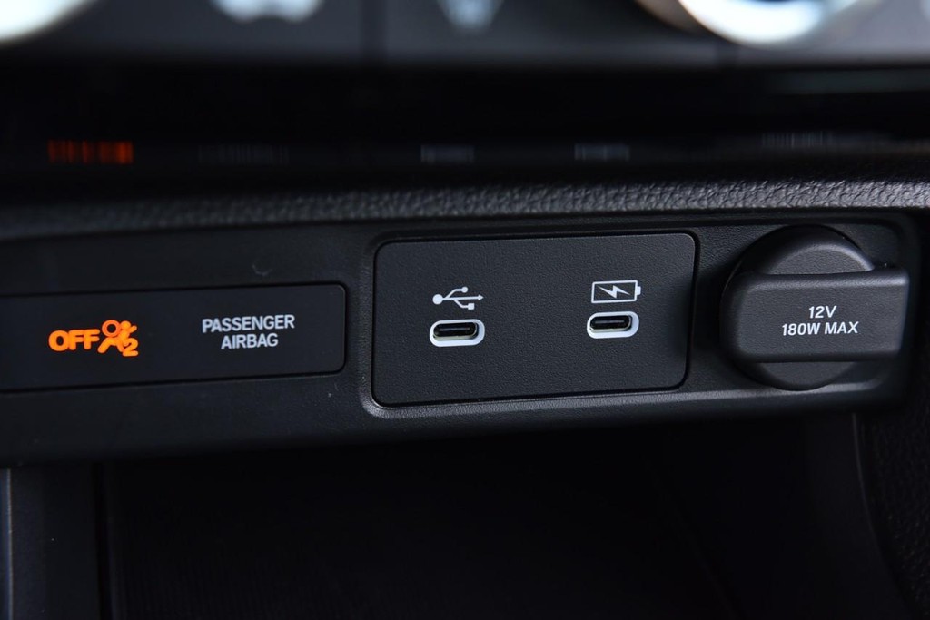 Honda Civic Hatchback Vehicle Image 16