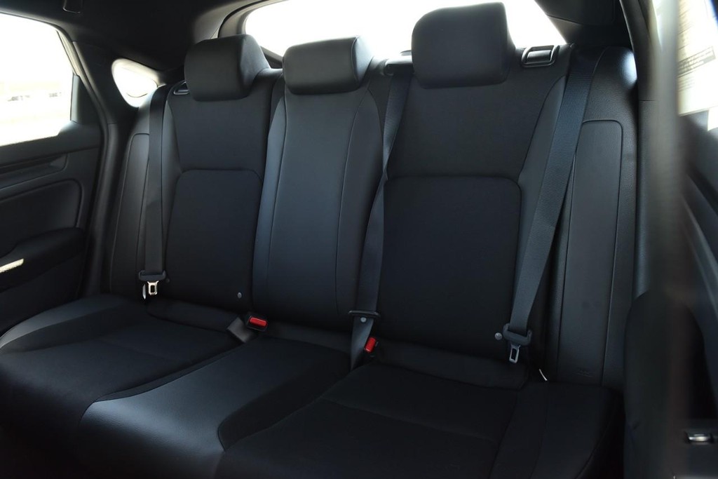 Honda Civic Hatchback Vehicle Image 22