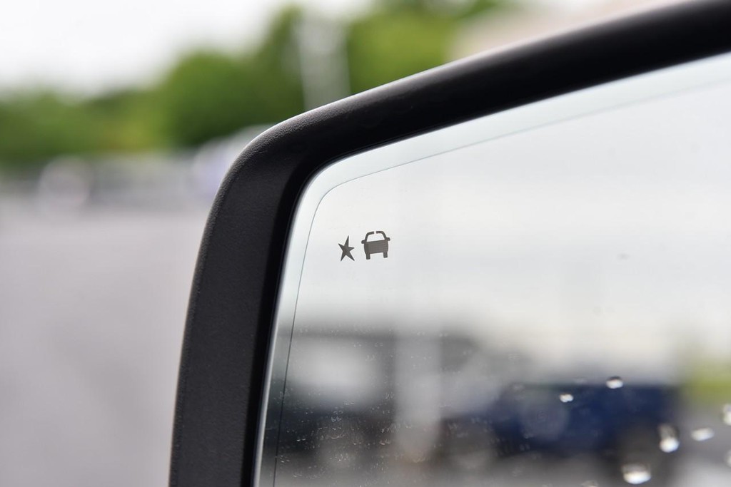 GMC Acadia Vehicle Image 12