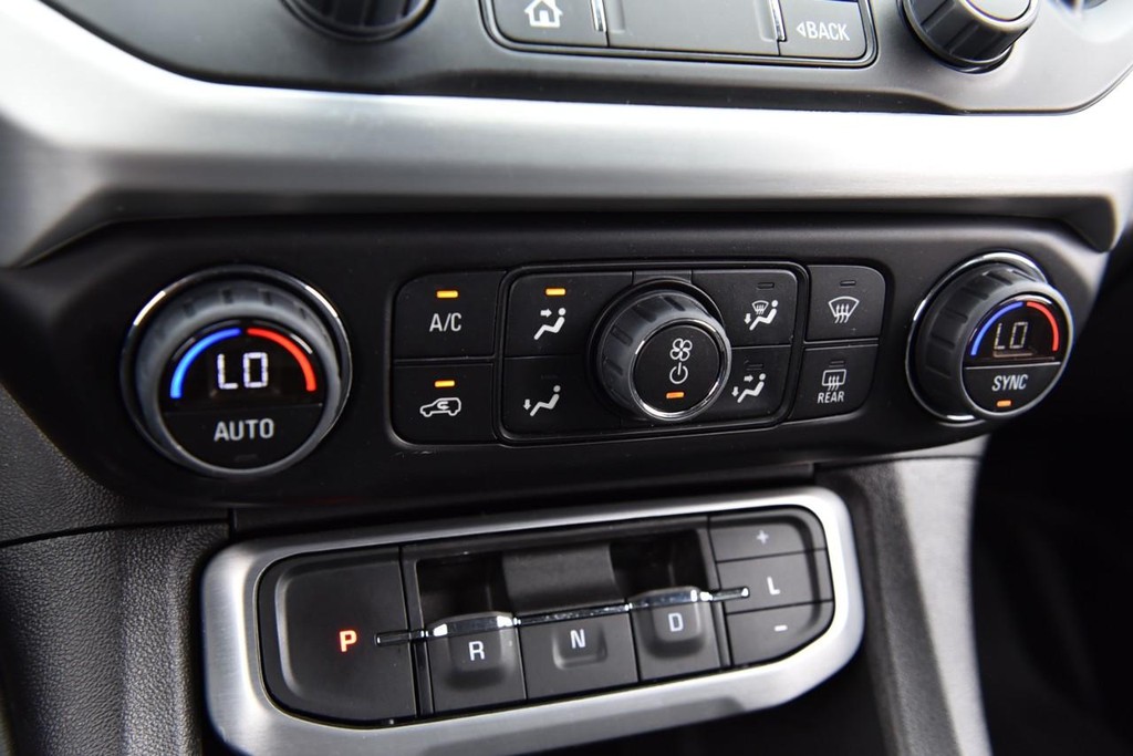 GMC Acadia Vehicle Image 17