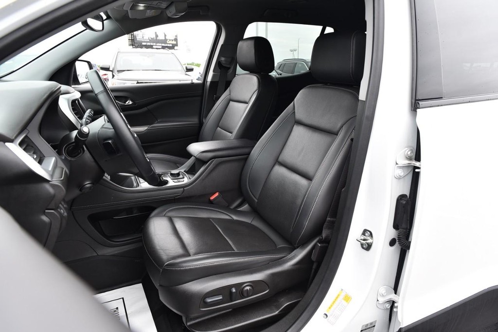 GMC Acadia Vehicle Image 24