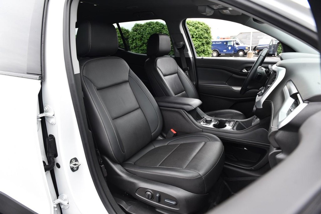 GMC Acadia Vehicle Image 25