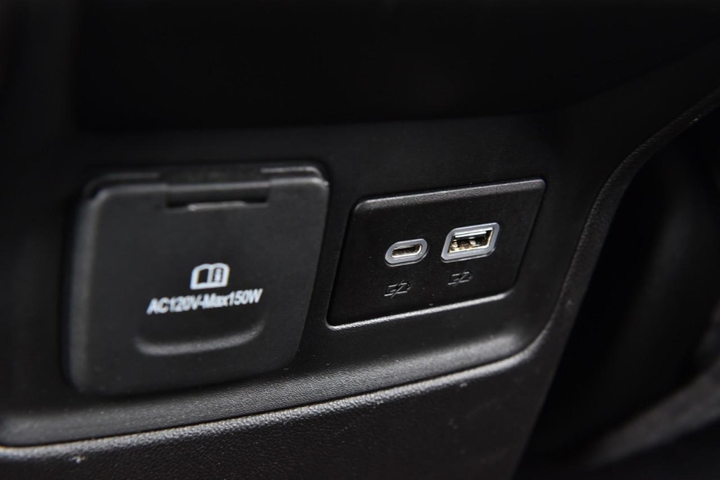 GMC Acadia Vehicle Image 28