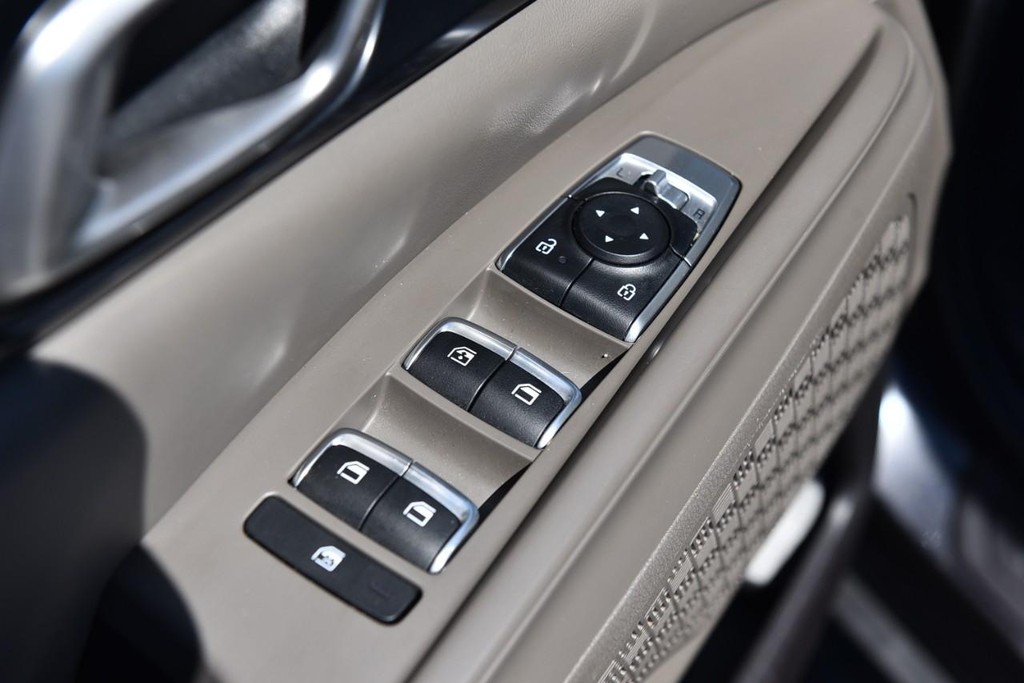 Kia Carnival Vehicle Image 08