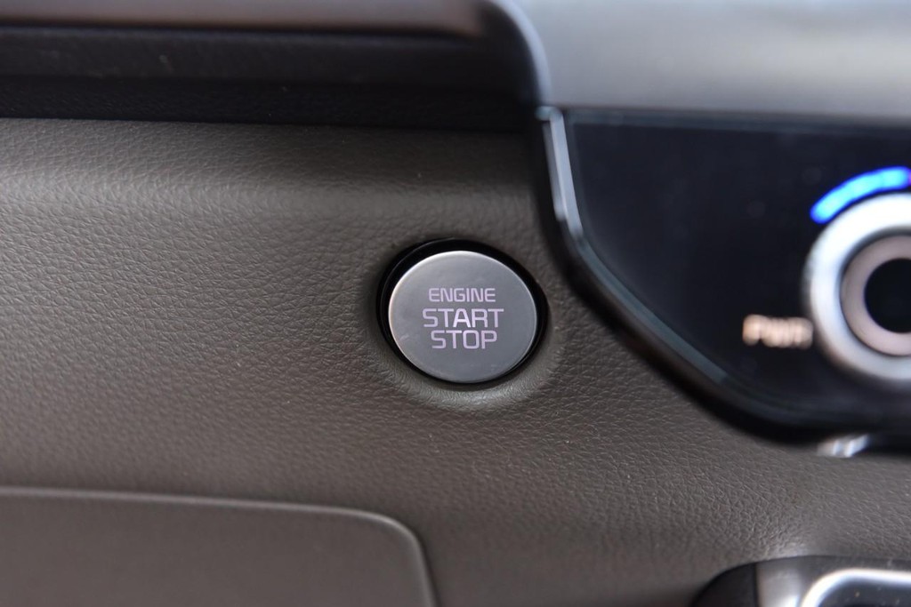 Kia Carnival Vehicle Image 16