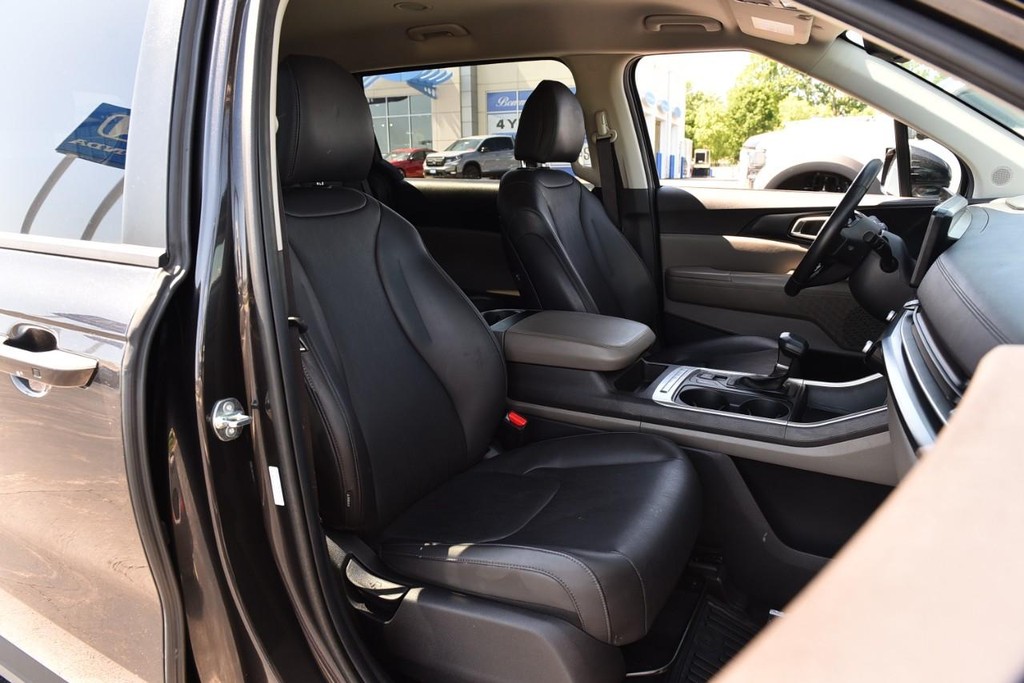 Kia Carnival Vehicle Image 20