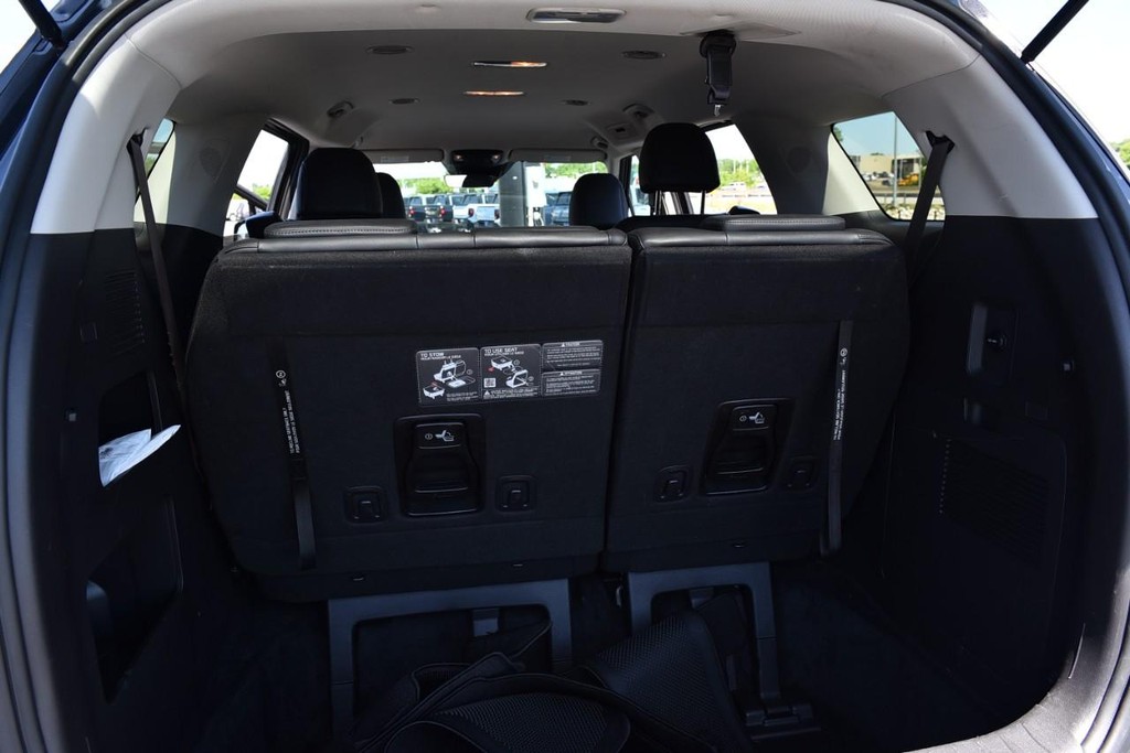 Kia Carnival Vehicle Image 25