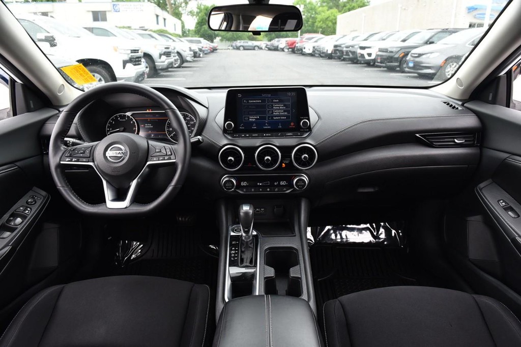 Nissan Sentra Vehicle Image 07
