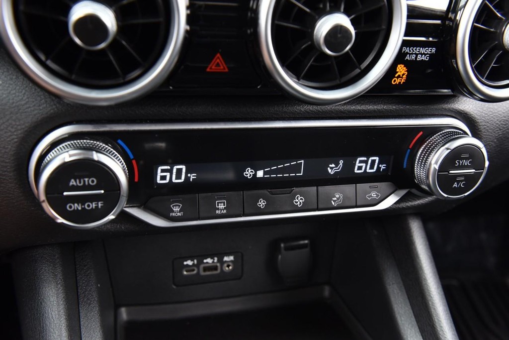Nissan Sentra Vehicle Image 14