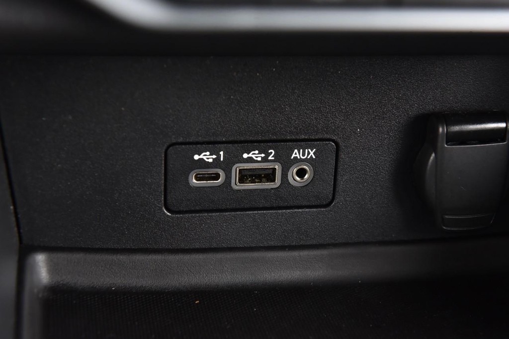 Nissan Sentra Vehicle Image 15