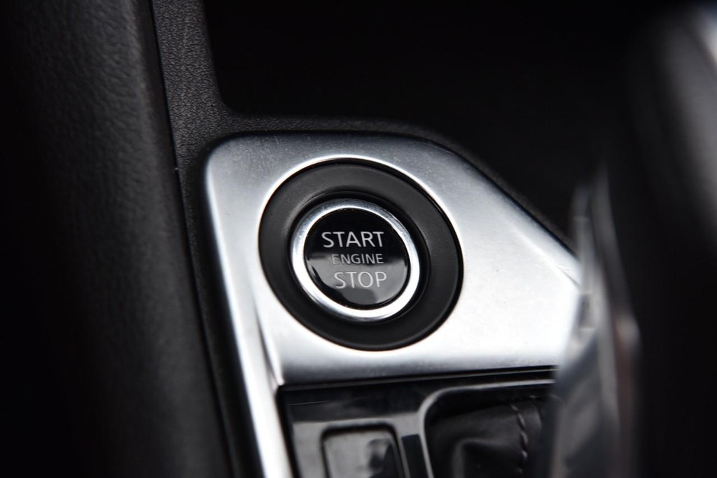 Nissan Sentra Vehicle Image 16